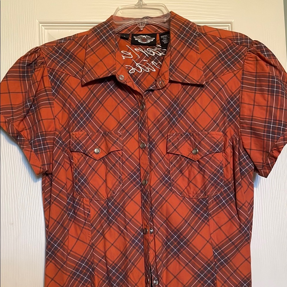Harley Davidson pearl snap shirt with short sleeves.